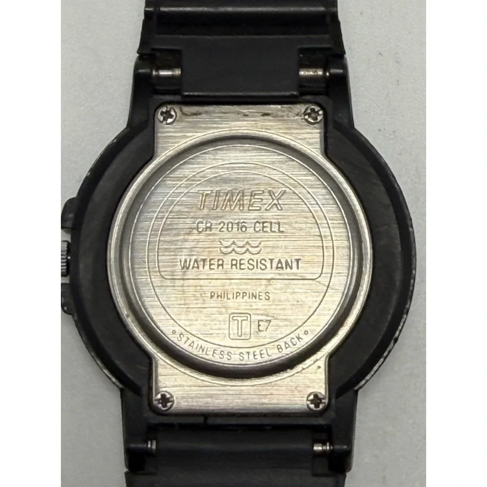 Timex New Battery Mens Watch E7 1997 Vintage 35MM 7.75